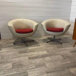 C-199  Two Vintage Swivel Chairs +- 1970