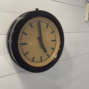 A- 307 Vintage Round Bakelite Clock +-1960, Working on A-4 Batterie